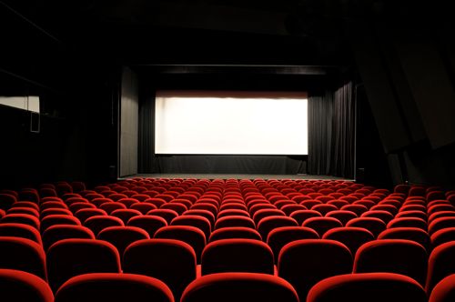 L’impasse budgétaire des petits festivals de cinéma : un avenir menacé